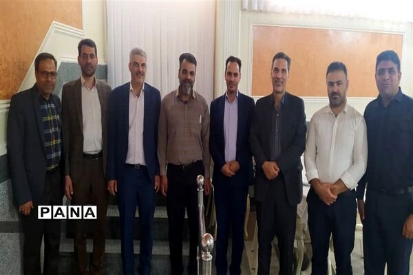 جلسه پرسش و پاسخ روسای مراکز نیکوکاری کمیته امداد منطقه 3 اصفهان