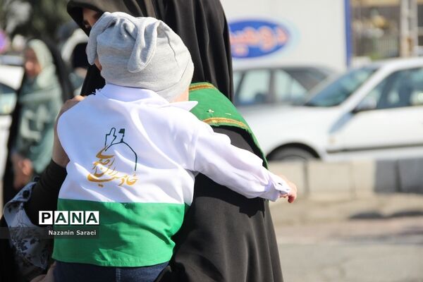 به اهتزاز درآمدن پرچم حرم امام مهربانی‌هادرشهرستان اسلامشهر
