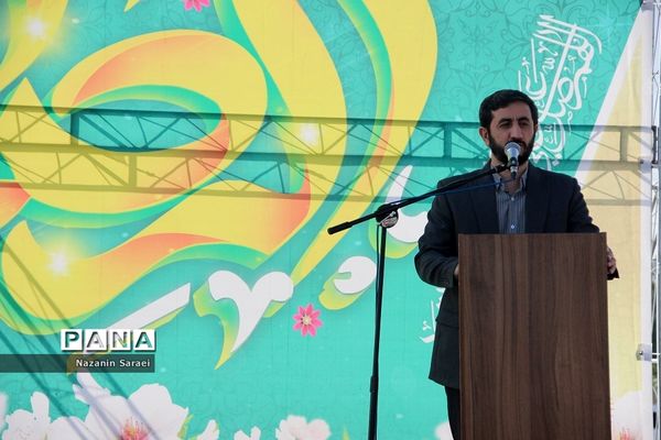 به اهتزاز درآمدن پرچم حرم امام مهربانی‌هادرشهرستان اسلامشهر