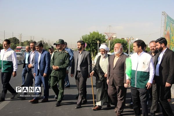 به اهتزاز درآمدن پرچم حرم امام مهربانی‌هادرشهرستان اسلامشهر