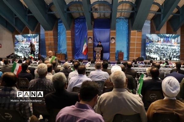 دیدار رئیس جمهوری با اقشار مختلف مردم در تبریز