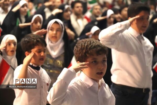دیدار رئیس جمهوری با اقشار مختلف مردم در تبریز
