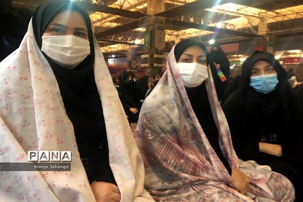 حضور دانش‌آموزان دبیرستان شاهد بنت الهدی صدر ناحیه ۳ اهواز در نماز جمعه