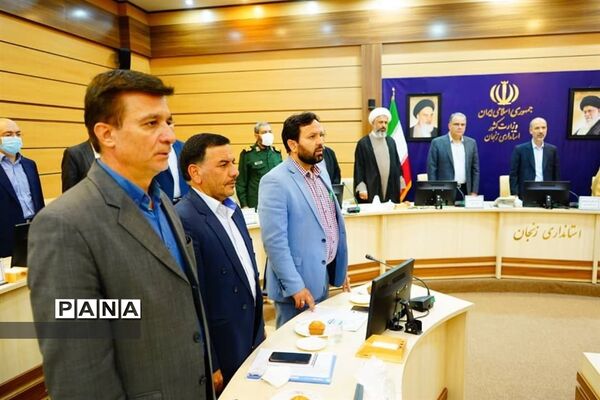 جلسه مشترک مدیران صنعت آب و برق استان زنجان با حضور وزیر نیرو