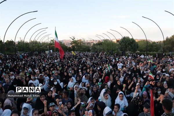 طنین سرود سلام فرمانده در آباده