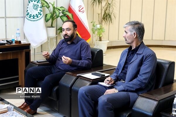 نشست اعضای ستاد امر به معروف و نهی از منکر با قائم مقام معاون وزیر در سازمان دانش‌آموزی
