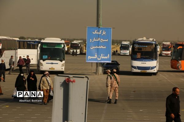 حضور کاروان های زیارتی استان قم در مراسم سالگرد ارتحال امام خمینی(ره)-1