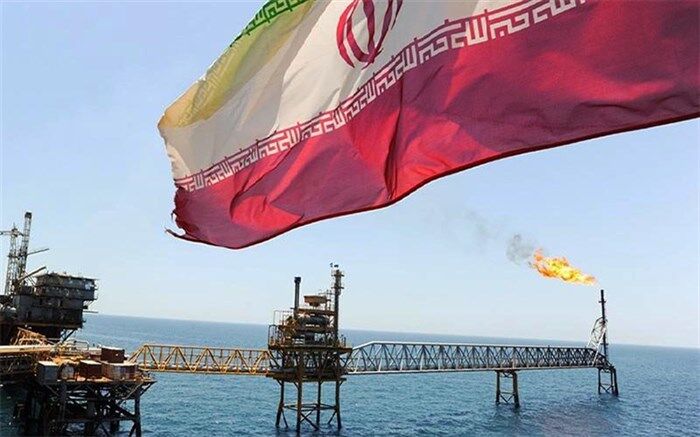 بلومبرگ: ایران در سال جاری میلادی صادرات نفت خود را افزایش داده است