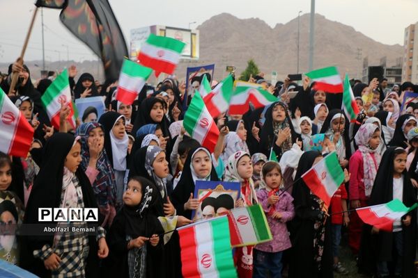 همخوانی سرود سلام فرمانده در میدان مرجعیت قم