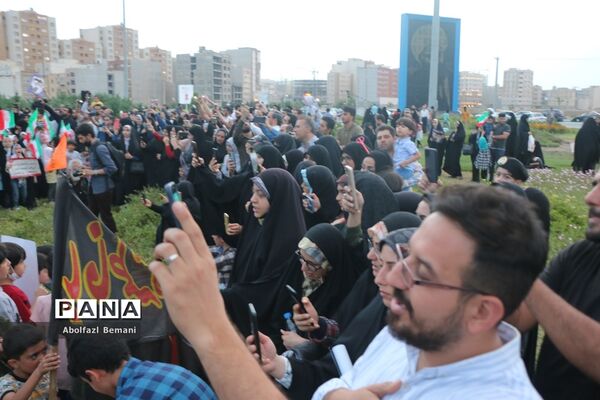 همخوانی سرود سلام فرمانده در میدان مرجعیت قم