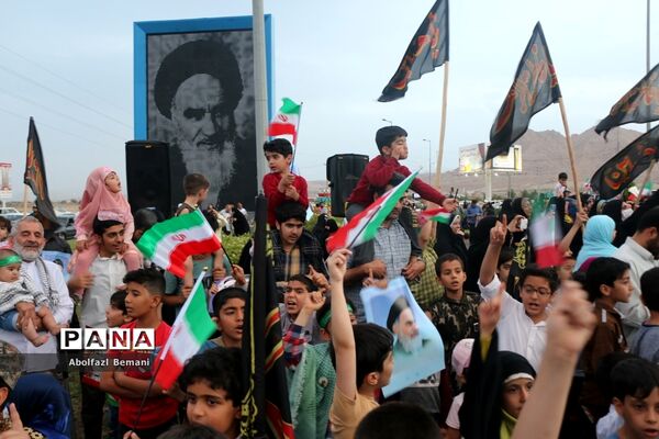 همخوانی سرود سلام فرمانده در میدان مرجعیت قم