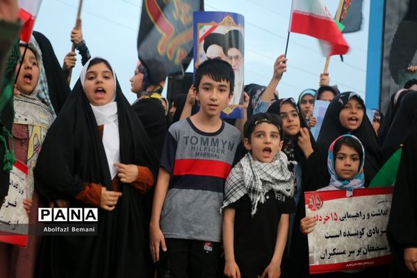 همخوانی سرود سلام فرمانده در میدان مرجعیت قم