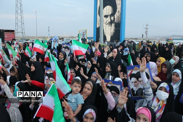 همخوانی سرود سلام فرمانده در میدان مرجعیت قم