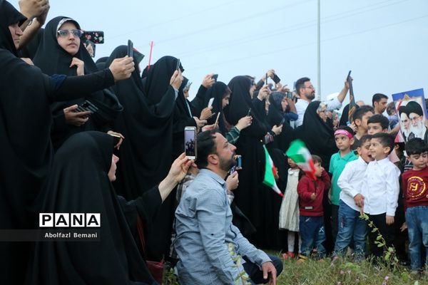 همخوانی سرود سلام فرمانده در میدان مرجعیت قم