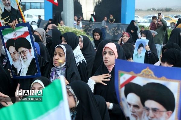 همخوانی سرود سلام فرمانده در میدان مرجعیت قم