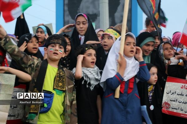 همخوانی سرود سلام فرمانده در میدان مرجعیت قم