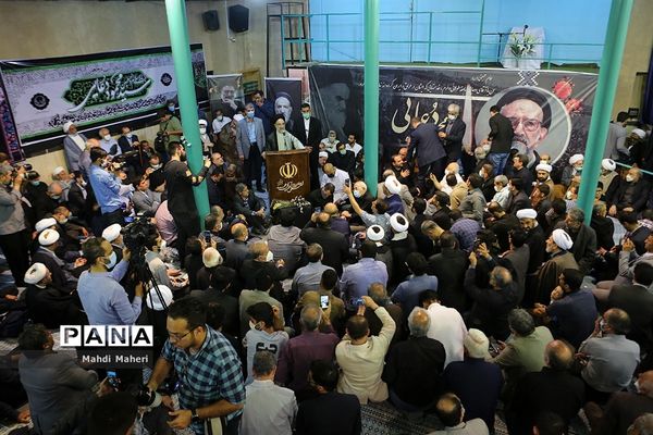 مراسم وداع با پیکر سید محمود دعایی در حسینیه جماران