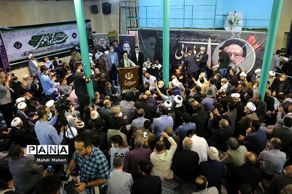مراسم وداع با پیکر سید محمود دعایی در حسینیه جماران