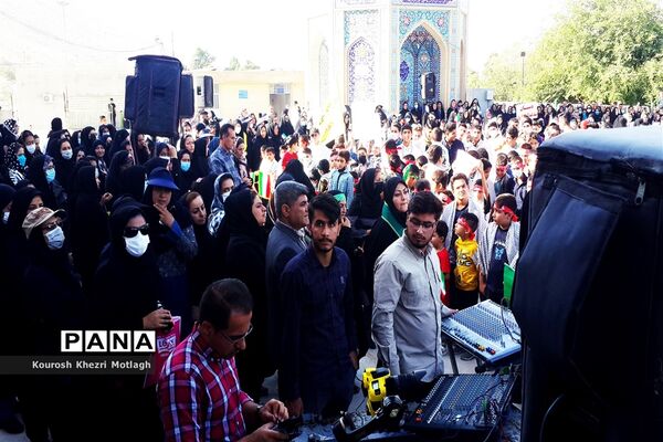 اجرای سرود سلام فرمانده در امامزاده سید‌حسین (ع) شهرستان کازرون