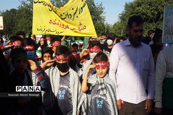 اجرای سرود سلام فرمانده در امامزاده سید‌حسین (ع) شهرستان کازرون