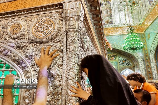 حریم مطهر رضوی در دهه کرامت