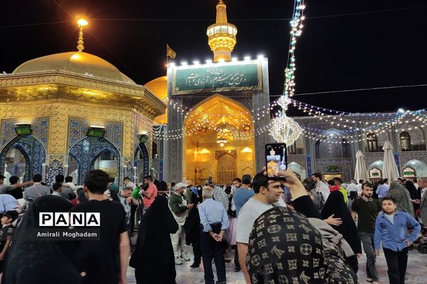 حریم مطهر رضوی در دهه کرامت