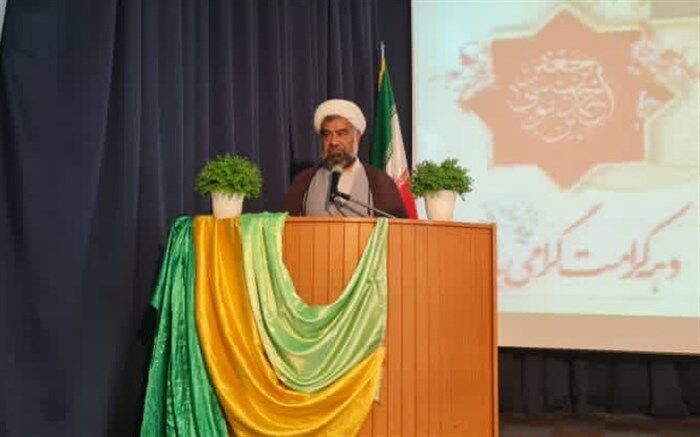 دشمن به دنبال تقدس‌زدایی از اهل‌بیت است