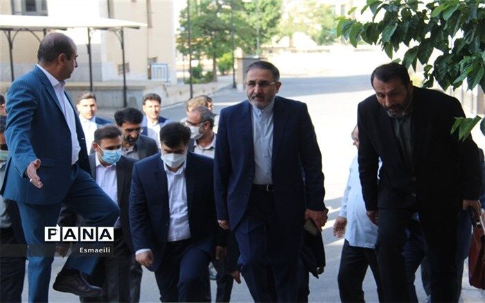معاون حقوقی و امور مجلس وزارت آموزش و پرورش وارد استان چهارمحال و بختیاری شد