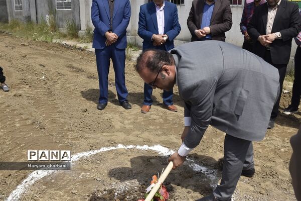 آیین کلنگ‌زنی چمن مصنوعی طرح شهید سلیمانی