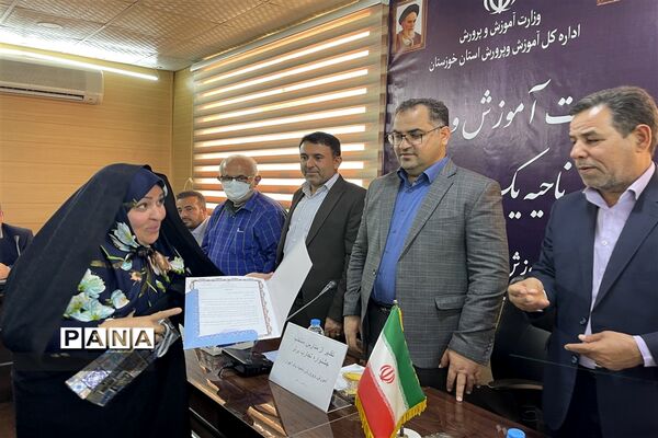تقدیر از مدیران مدارس منتخب طرح جشنواره تجارب برتر و نوآوری