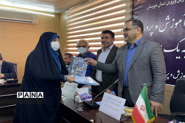 تقدیر از مدیران مدارس منتخب طرح جشنواره تجارب برتر و نوآوری