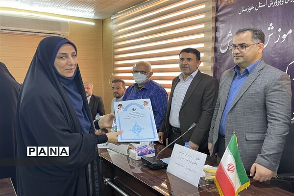 تقدیر از مدیران مدارس منتخب طرح جشنواره تجارب برتر و نوآوری