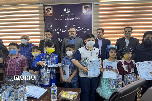 آیین تقدیر از خانواده‌های کوشا در جشنواره رنگین‌کمان ناحیه یک اهواز