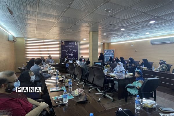 آیین تقدیر از خانواده‌های کوشا در جشنواره رنگین‌کمان ناحیه یک اهواز