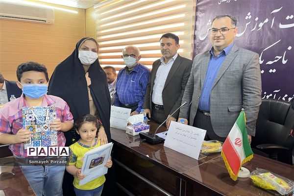 آیین تقدیر از خانواده‌های کوشا در جشنواره رنگین‌کمان ناحیه یک اهواز