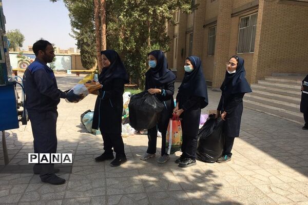 آموزش و فرهنگسازی تفکیک زباله در دبیرستان فرزانگان یزد