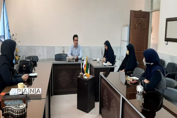 آموزش و فرهنگسازی تفکیک زباله در دبیرستان فرزانگان یزد
