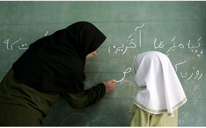 اخذ آزمون از معلمان برای رتبه‌بندی آنان حذف شد
