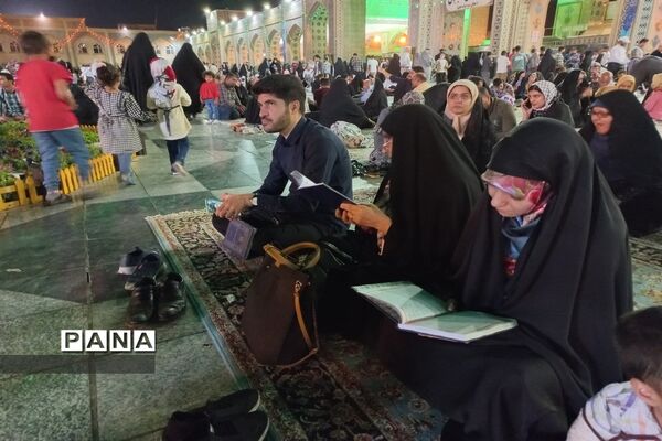 شب میلاد امام رضا (ع) در حرم مطهر رضوی