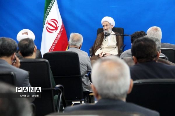 دیدار سرپرست و کارکنان جهاد کشاورزی با نماینده ولی فقیه