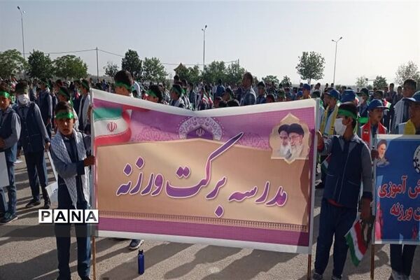 اجرای سرود سلام فرمانده توسط مدارس شهرستان ورزنه