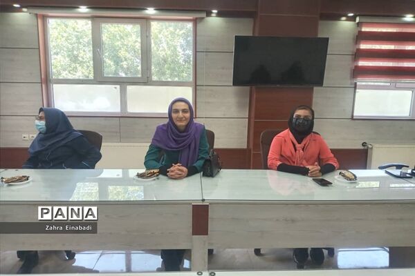نشست سرپرست اداره آموزش و پرورش ملارد با  جمعی از نخبگان  دانش‌آموزی