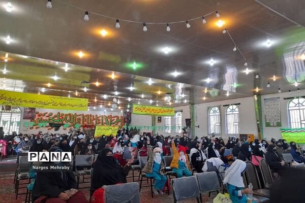 اجتماع بزرگ دانش‌‌آموزی فاطمیون در سورمق شهرستان آباده