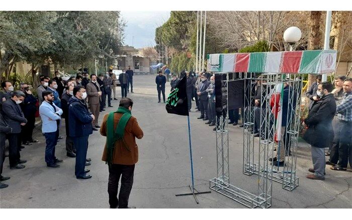 ادای احترام کارکنان آموزش و پرورش قم به شهید گمنام