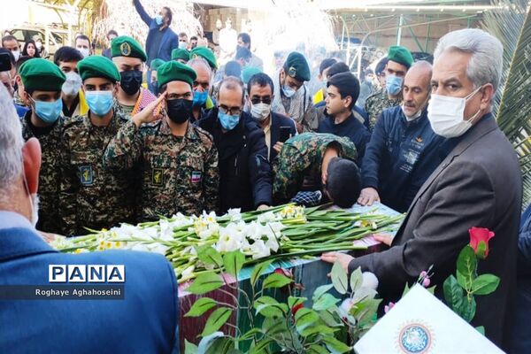 مراسم تشییع پیکر مطهر شهید گمنام در اداره آموزش و پرورش  ناحیه 4 شیراز