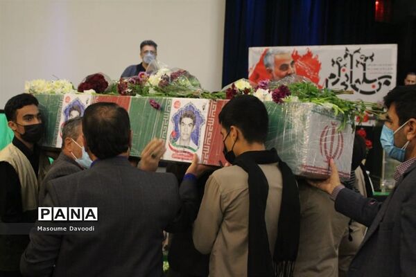 وداع با شهید تازه تفحص شده همزمان با دومین سالگرد شهادت سردار حاج قاسم سلیمانی در شیراز