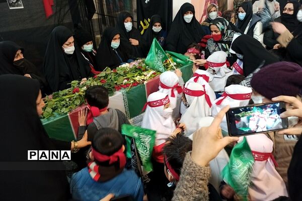 نسل سلیمانی‌ها به استقبال شهید گمنام در رودهن