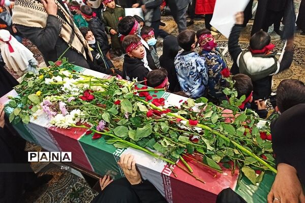 نسل سلیمانی‌ها به استقبال شهید گمنام در رودهن