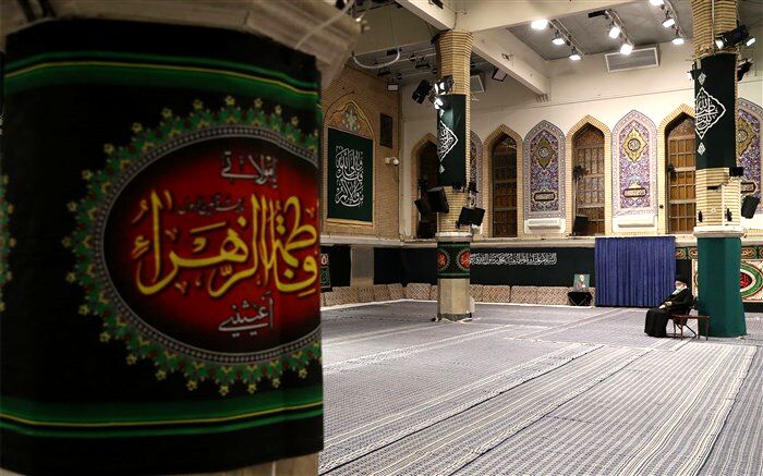 سومین شب مراسم عزاداری شهادت حضرت فاطمه‌زهرا (س) با حضور رهبر معظم انقلاب برگزار شد
