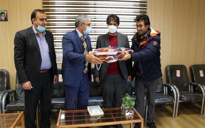 تجلیل از خانواده دانش‌آموز شهید مسعود فضلی